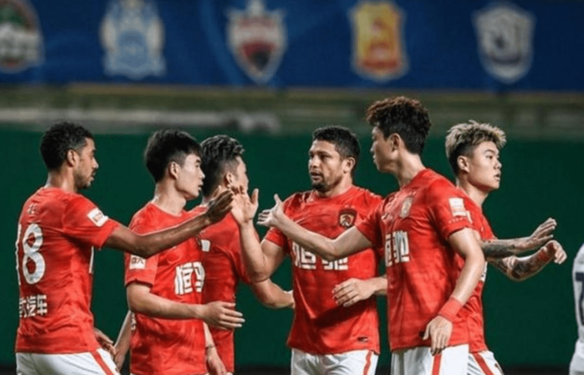 赛地聚焦：中超今晨热度飙升，法国国家队回应争议，态度坚定，更衣室氛围转暖(今日中超今晚直播精彩赛事不容错过)