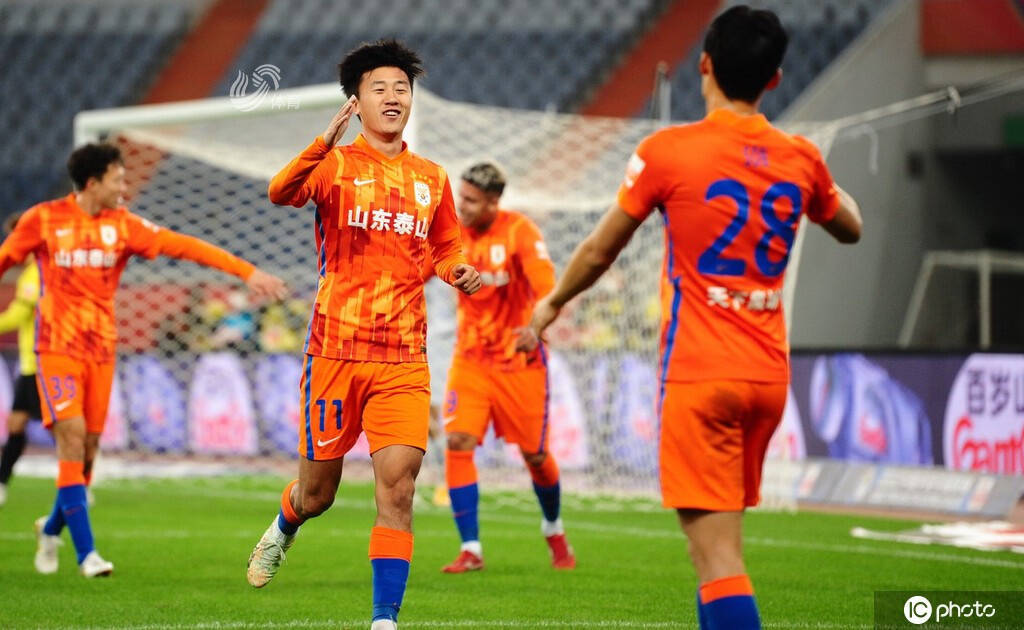 一竞技电竞-篮球季后赛上演强强对话，关中霹雳队强势横扫皖江天虎队，多点开花奏效；边路成突破口(2024年cba季后赛广东对广夏直逼)