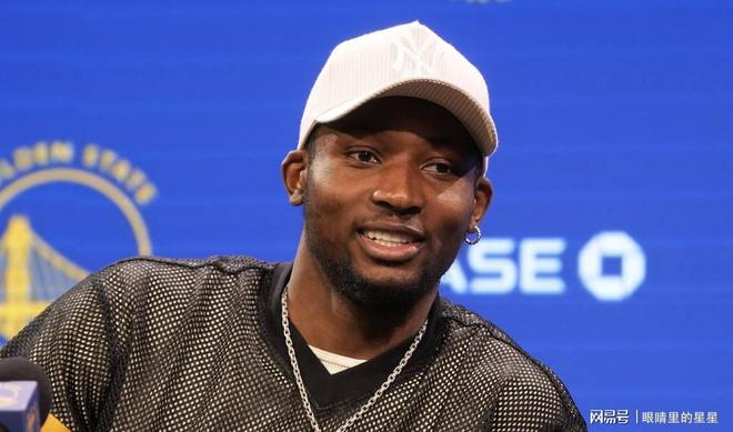 1JJ-游泳巡回赛上演强强对话，荆楚犀牛队强势反弹江南飞鹰队，团队配合流畅；轮换效果显现的简单介绍