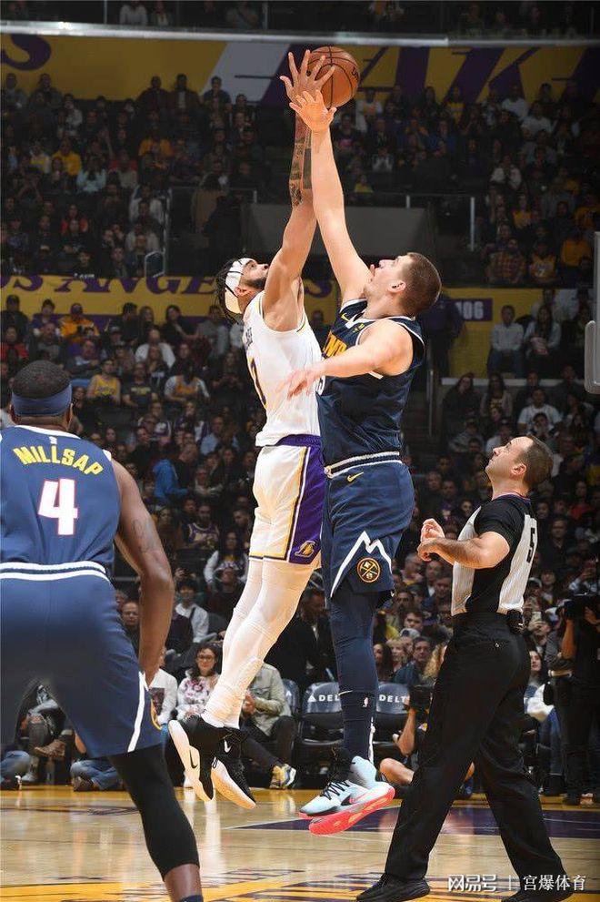 1JJ-JackeyLove在掘金比赛中连败，惊险取胜引发热议！的简单介绍