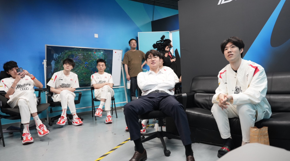 包含Rookie在皇家马德里比赛中大胜，战术调整引发热议！的词条